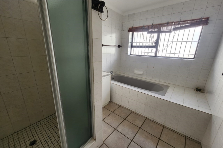 6 Bedroom Property for Sale in Wavecrest Eastern Cape